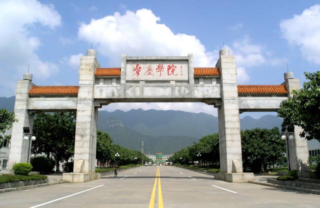 365英国上市公司创新采用“先研发后付费”+“校企园三方技术合同”的融合模式,推动科技成果转化。